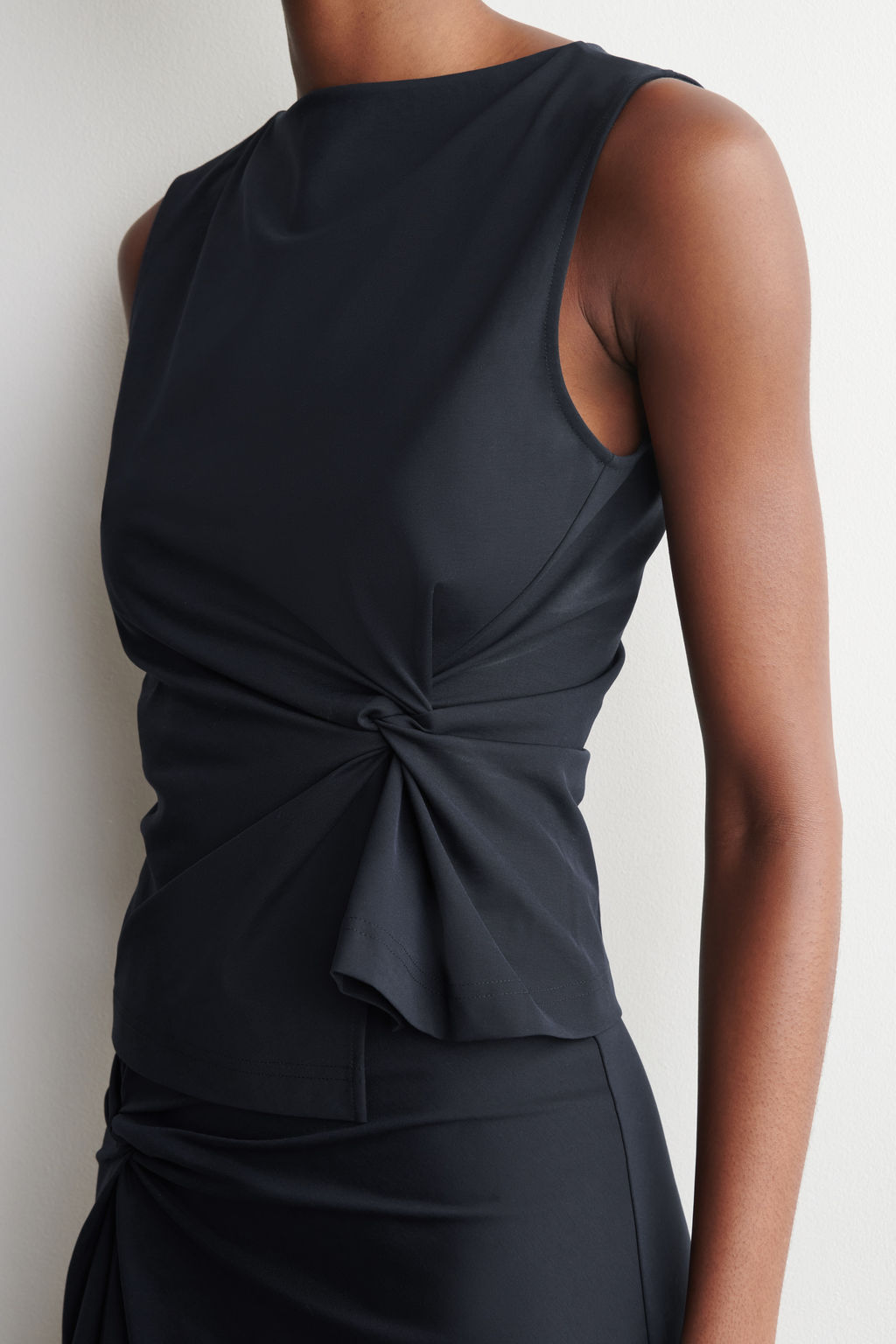 TOP CON DETALLE DE NUDO - H&m фото 6