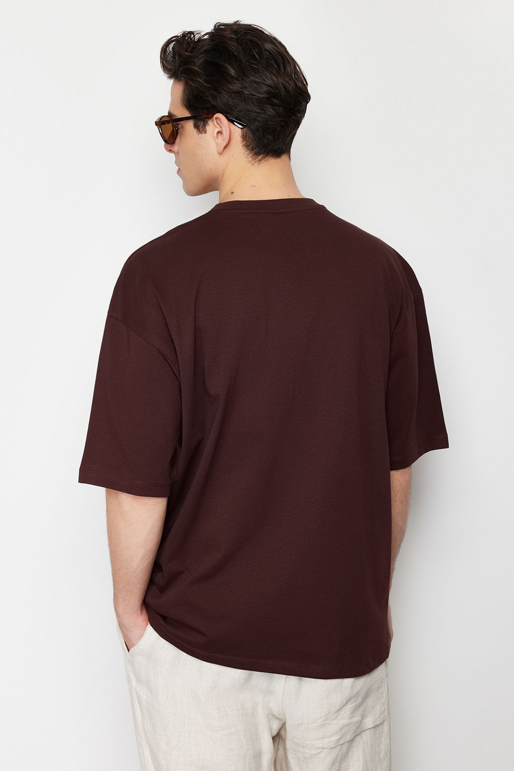 Koyu Kahverengi Oversize/Genis Kesim %100 Pamuklu Minimal Yaz? Bask?l? T-Shirt TMNSS23TS00084