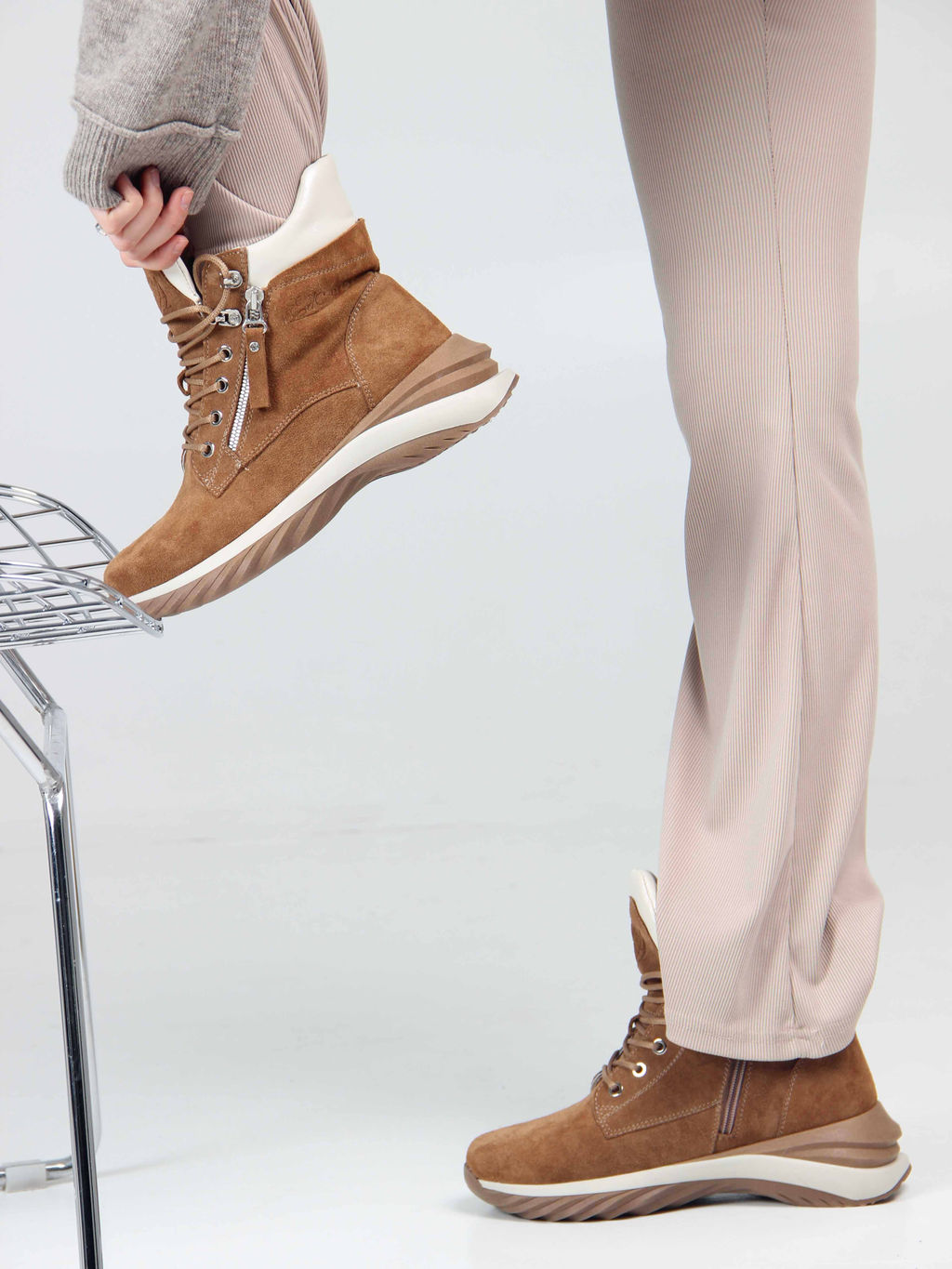 Ботинки 261.uno2br. светло коричневый замша перла/Мех