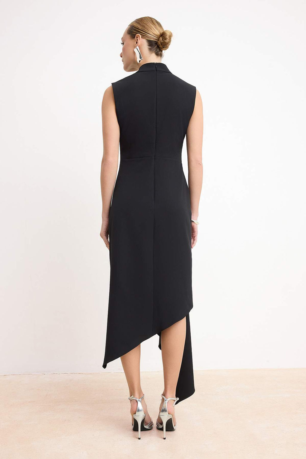 Siyah Aksesuar Detayl? Dokuma Midi Elbise TPRSS26EL00066