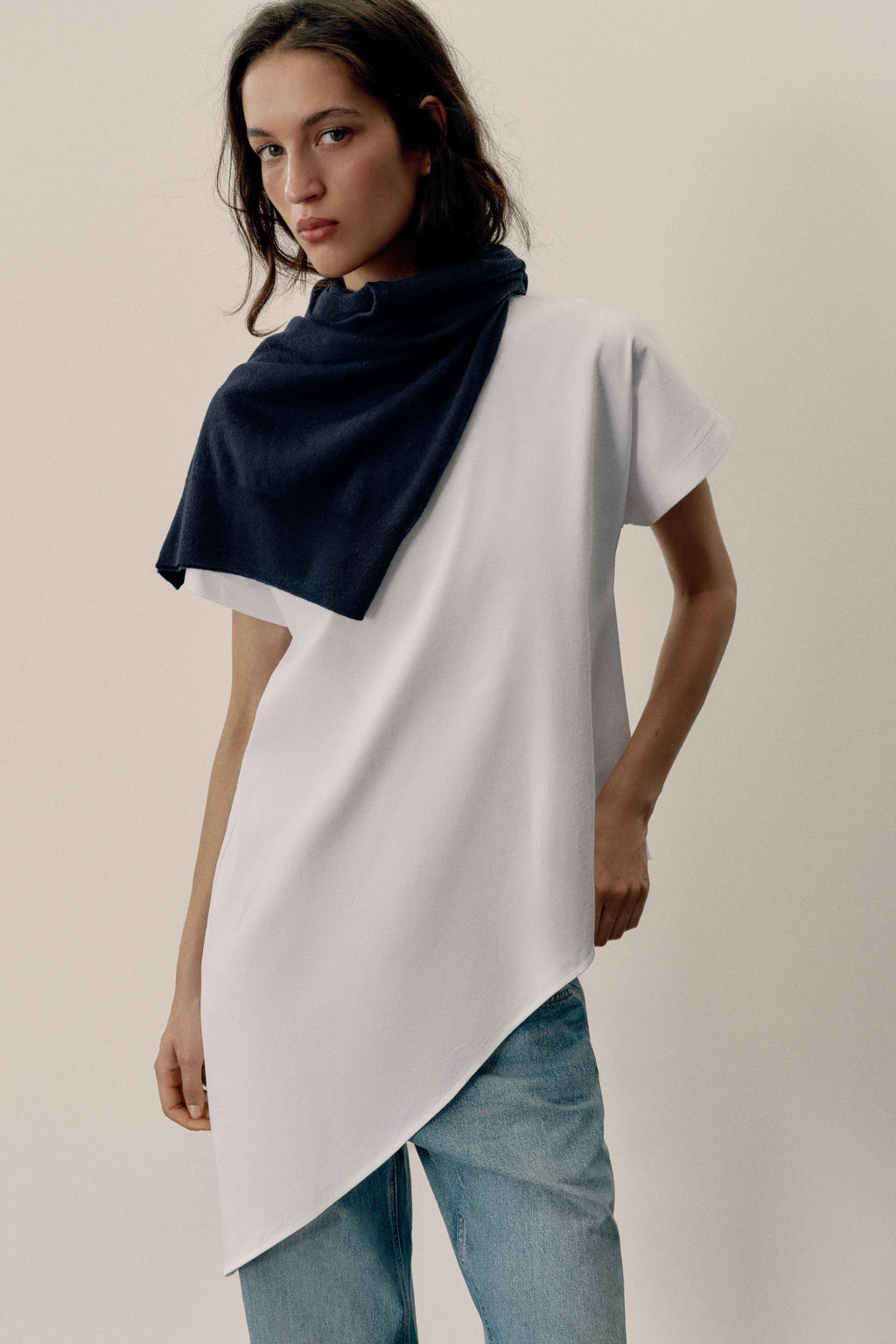 CAMISETA ASIM?TRICA MANGA CORTA / Blanco - Zara фото 3