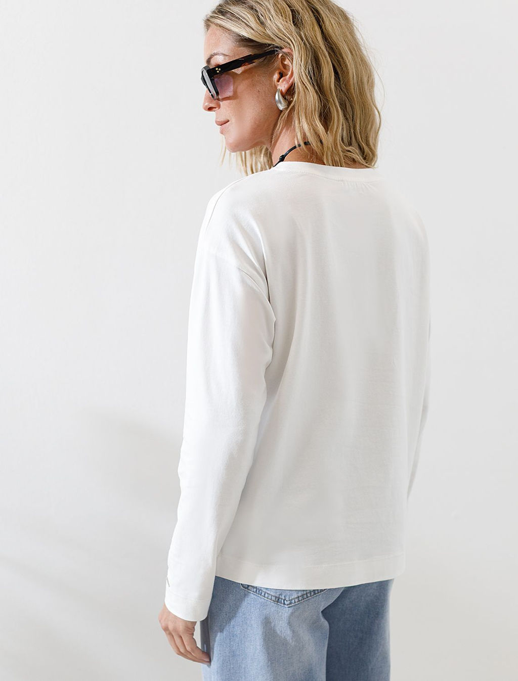 Базовый лонгслив из премиального хлопка с эластаном