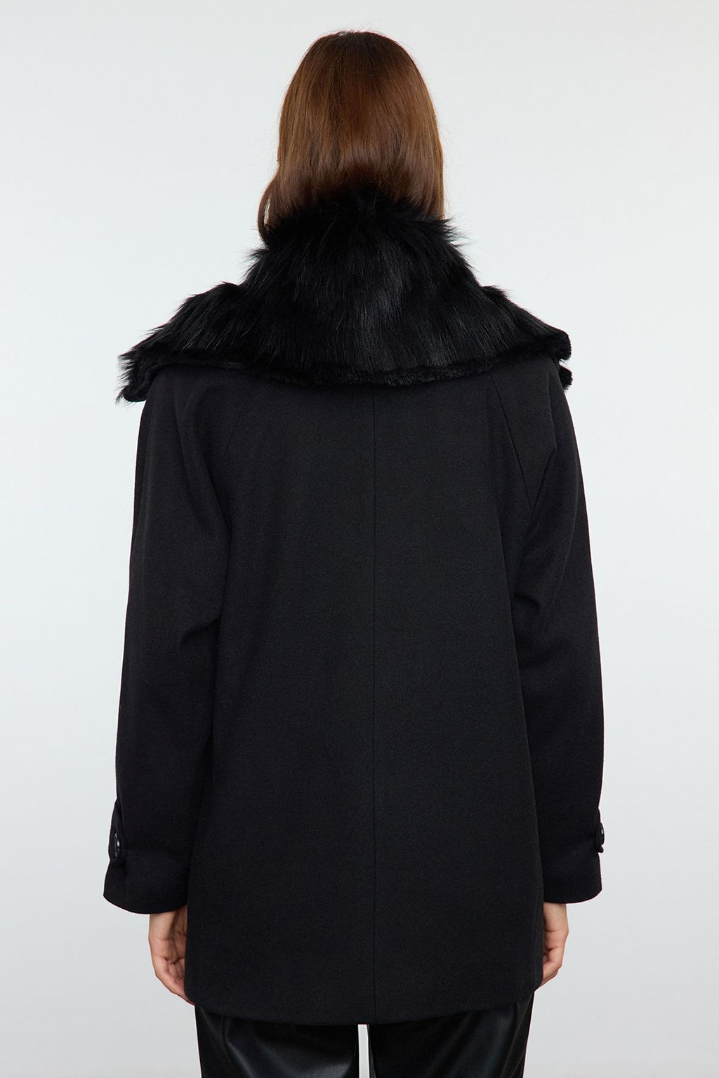 Siyah C?kar?labilir Yaka Kurk Detayl? Regular Midi Yunlu Kaban TWOAW25KB00070