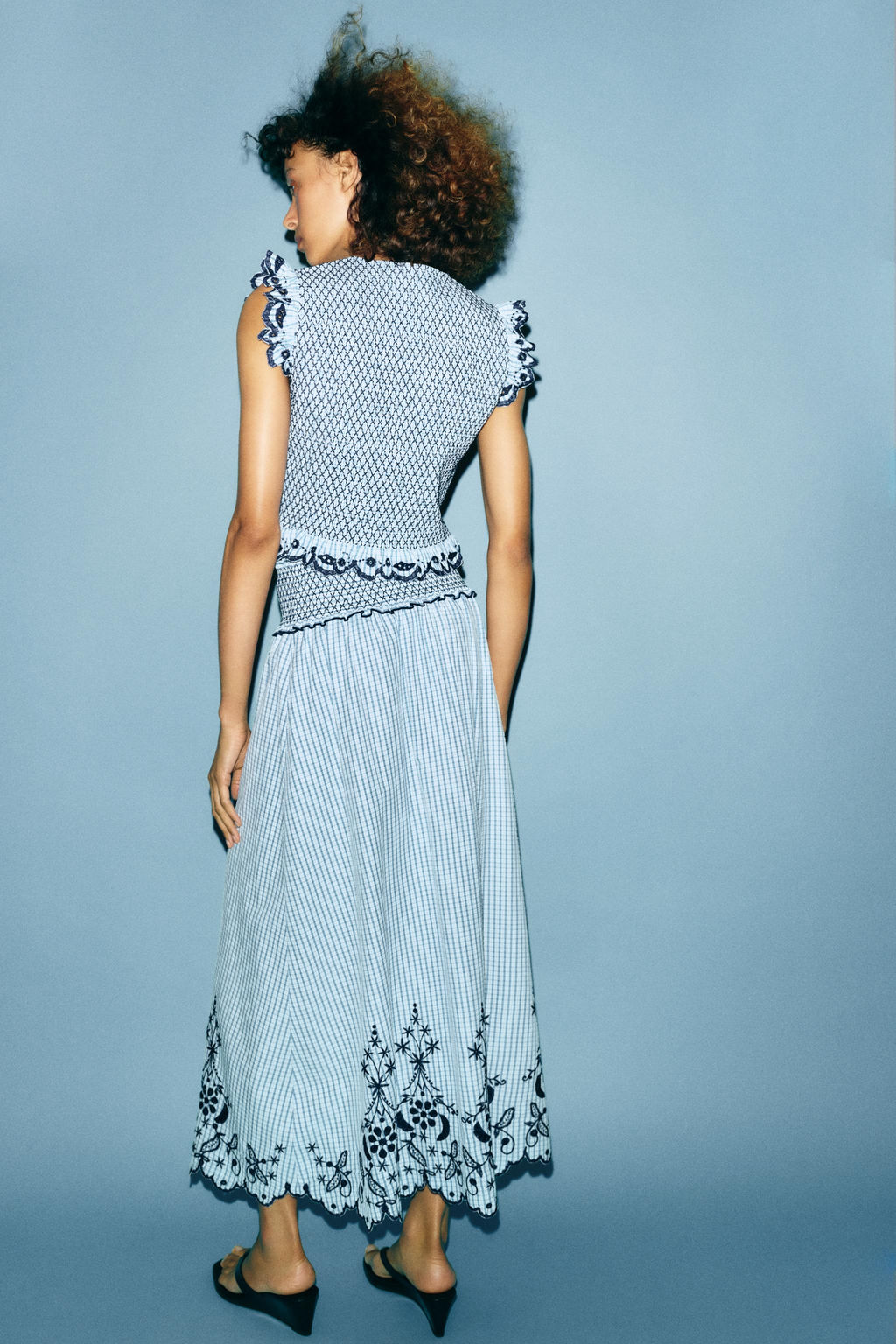 FALDA MIDI CUADROS BORDADOS / Azul / Blanco - Zara фото 4