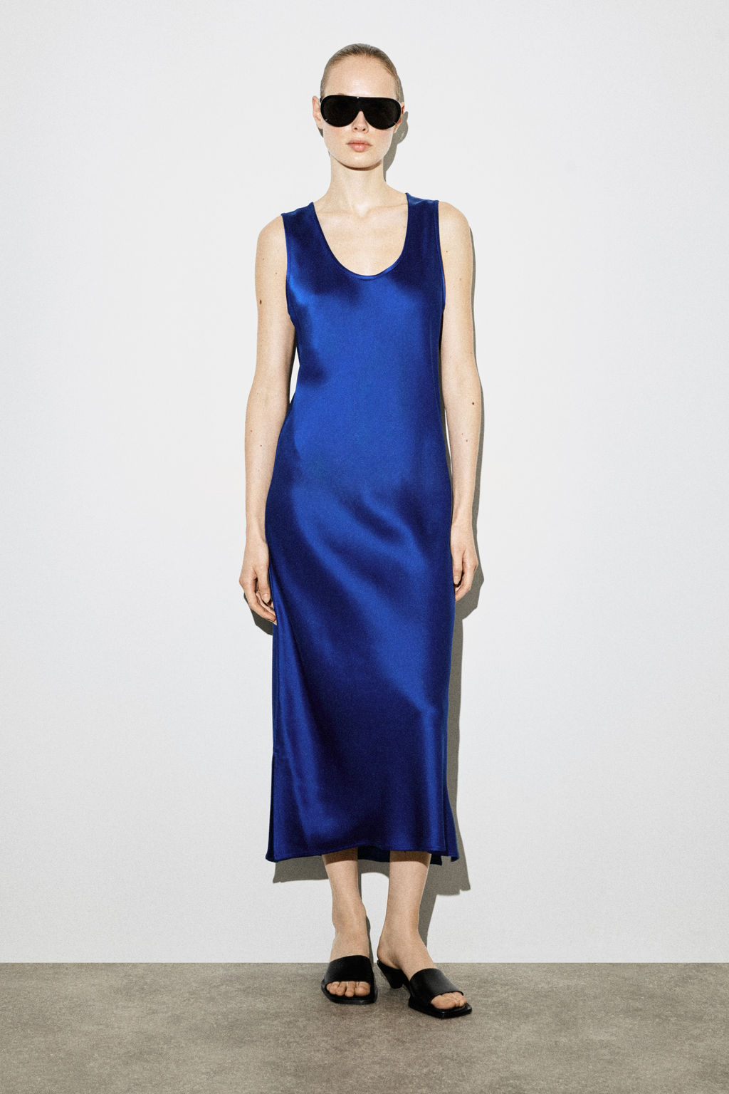 VESTIDO MIDI SATINADO CON CUELLO REDONDO - H&m фото 3