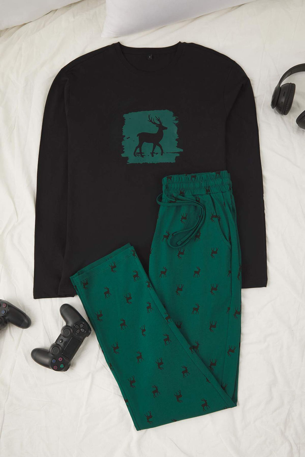 Zumrut Yesili Geyik Bask?l? Regular Fit Orme Pijama Tak?m? TMNAW25PT00040