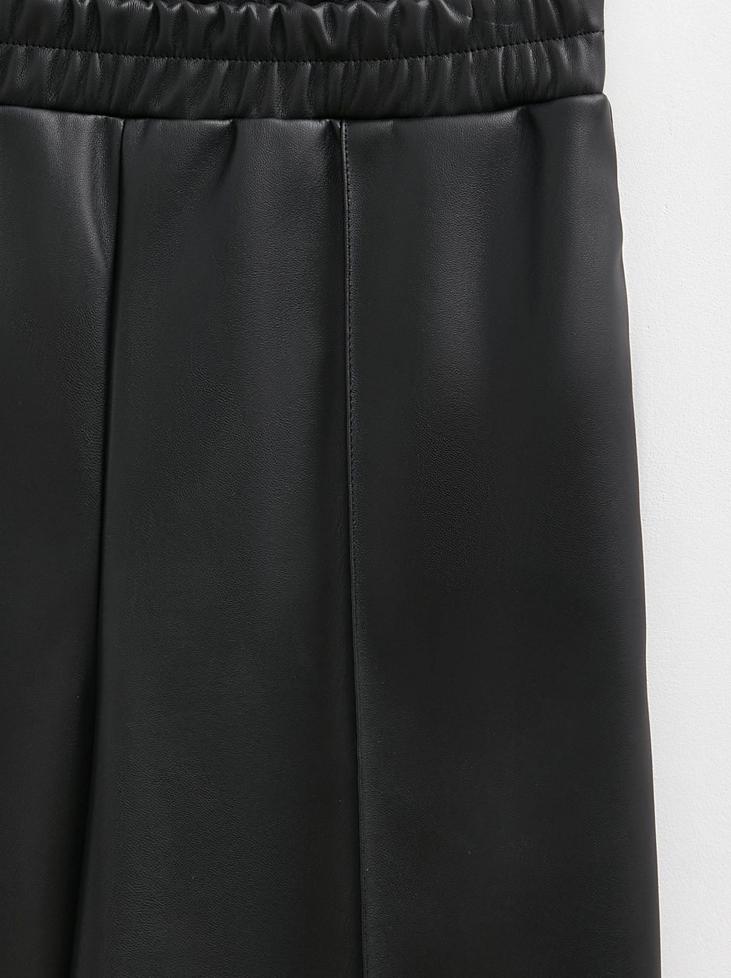 CONTE Свободные прямые брюки из экокожи с карманами LBK 2967 black - Conte elegant фото 9