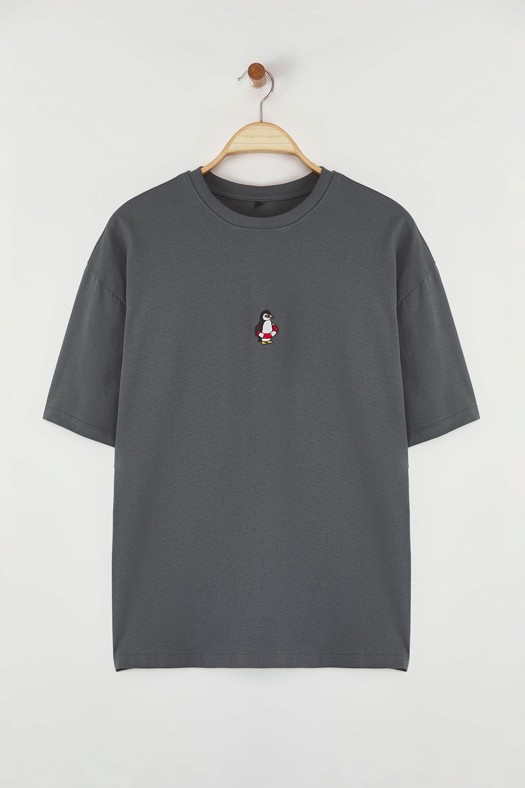 Antrasit Oversize/Genis Kesim Penguen Nak?sl? %100 Pamuklu T-Shirt TMNSS23TS00243