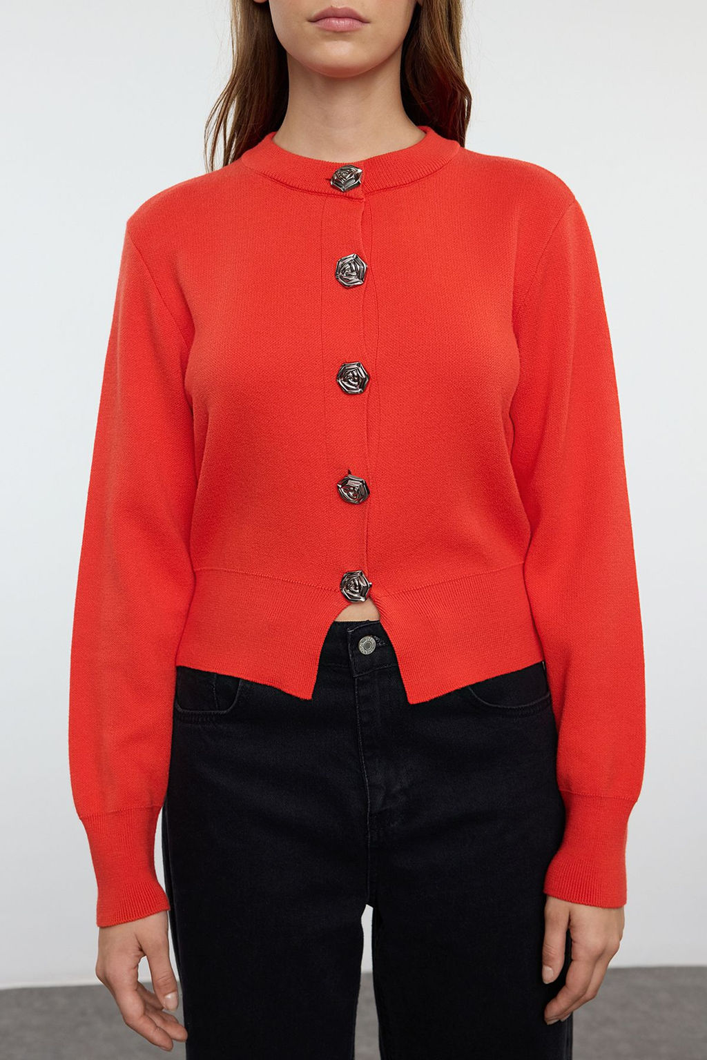 TRENDYOLMILLA Siyah Premium Iplik/Ozel Iplik Crop Gul Dugme Detayl? Ceket Gorunumlu Triko H?rka TWOAW25HI00110  фото 3
