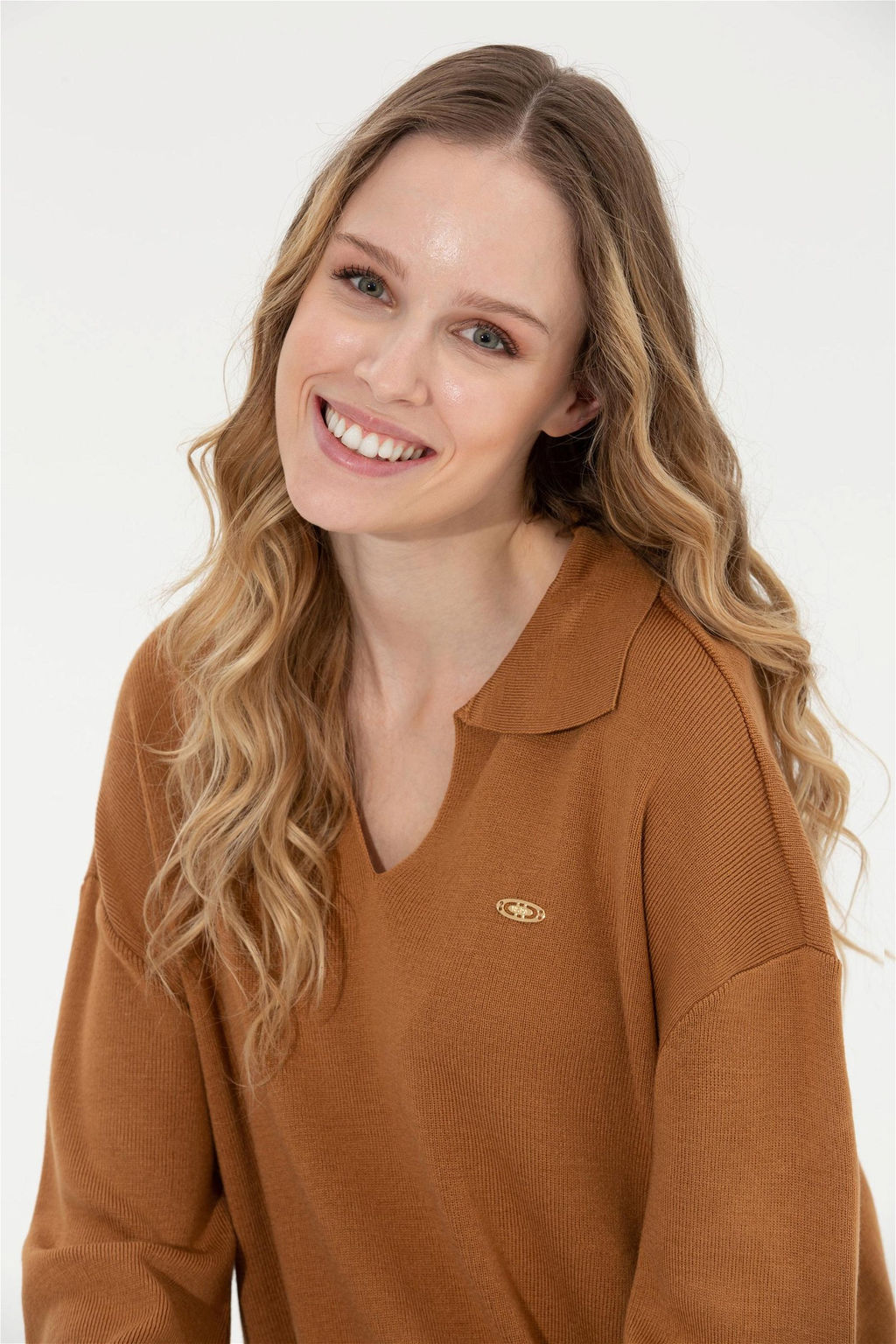 U. S. Polo Assn Женский свитер светло-коричневого цвета с v-образным вырезом меланжевого цвета - U.s. polo assn фото 10