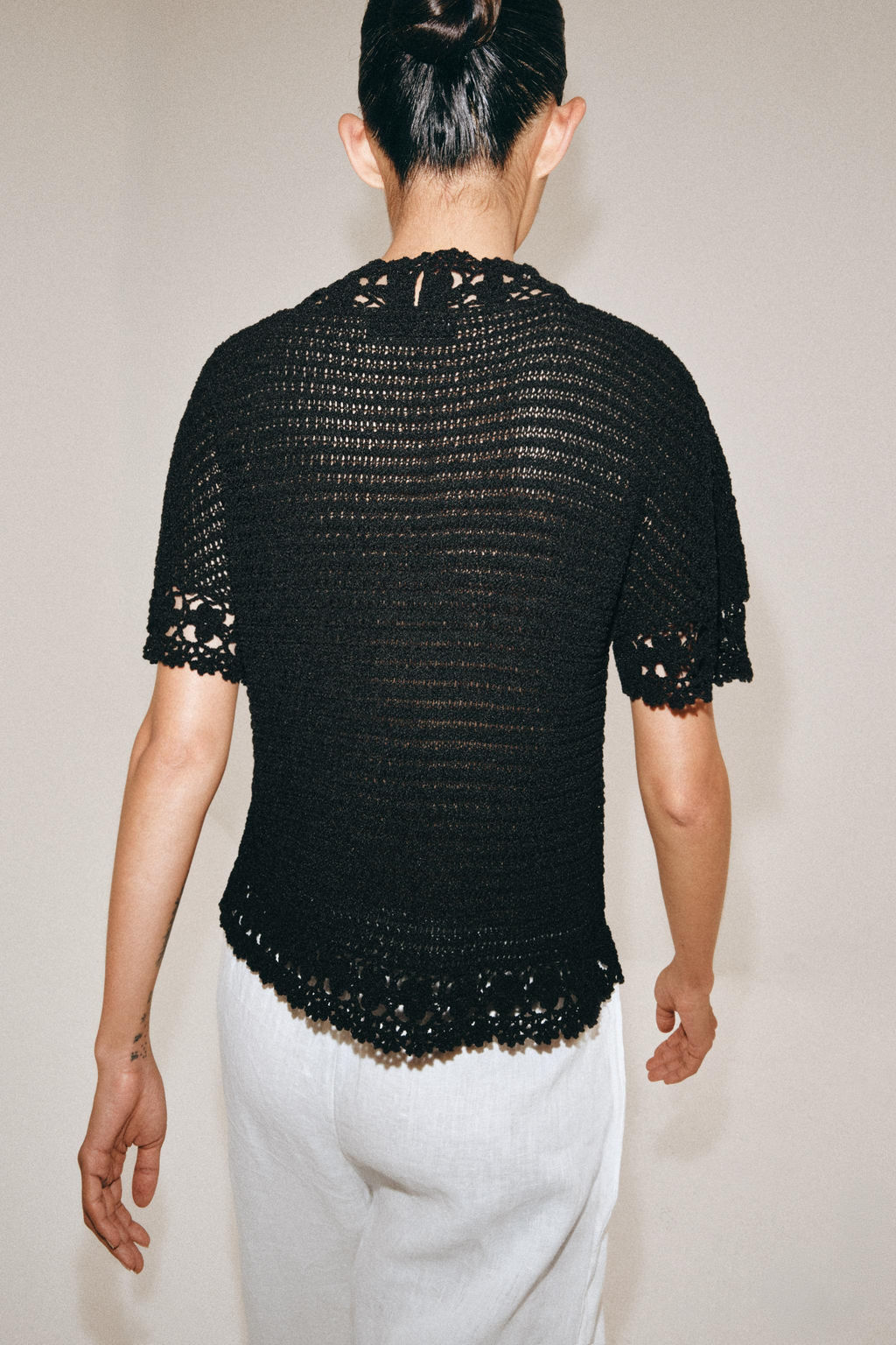 TOP PUNTO CUELLO SUBIDO FLORES / Negro - Zara фото 3