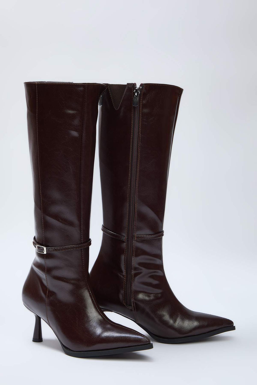 Siyah Bant Toka Detayl? Sivri Burun Ince Topuklu Cizme
TAKAW26CZ00011 - Trendyolmilla фото 7