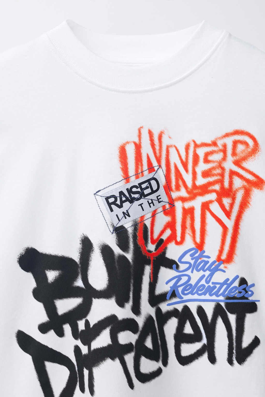 CAMISETA ESTAMPADO GRAFFITI / Blanco