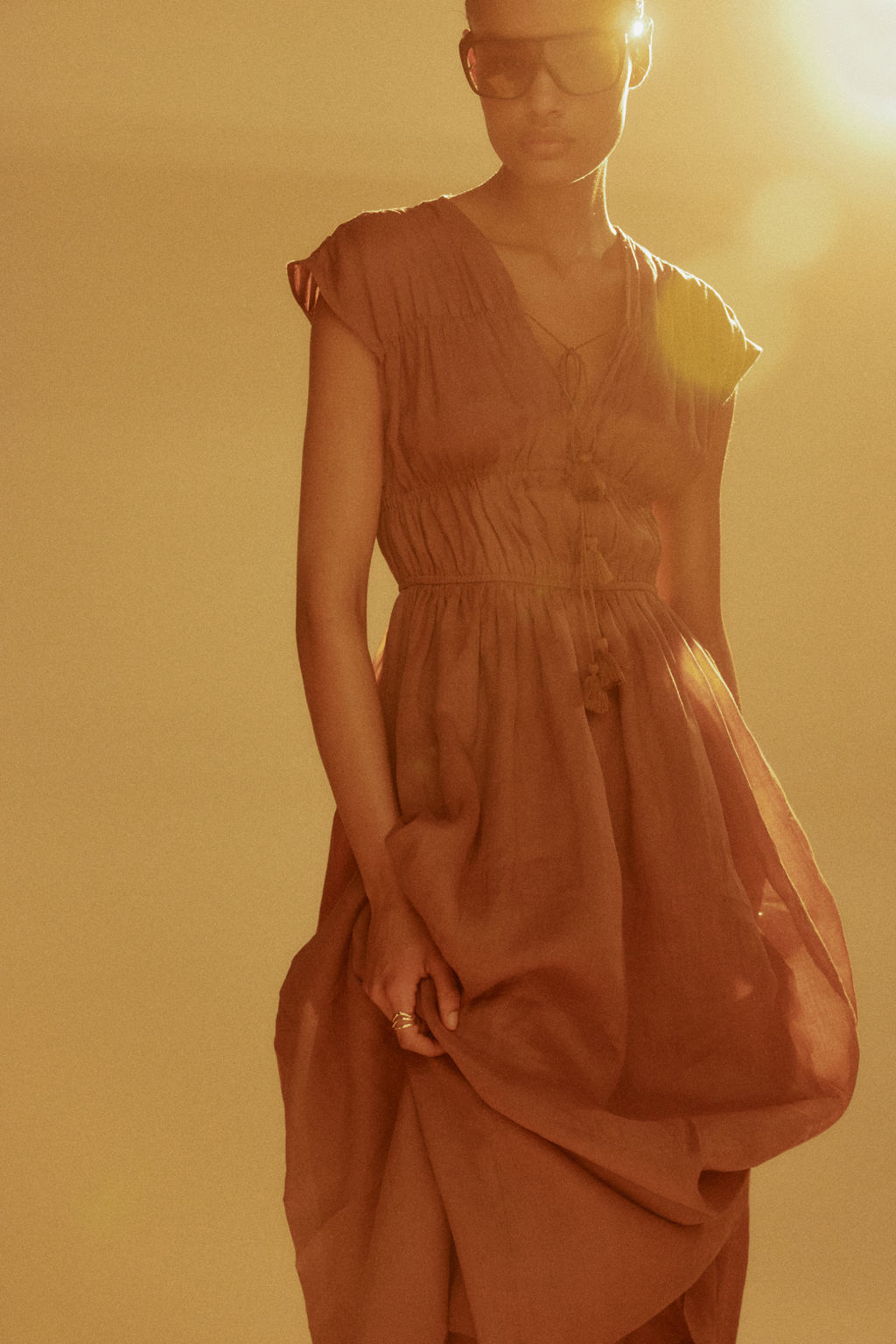 Vestido de ramio con tiras de enlazar - H&m фото 7