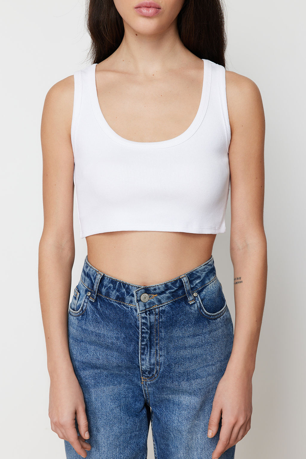 Beyaz Ask?l? Crop Fitilli Esnek Orme Atlet TWOSS24AL00023