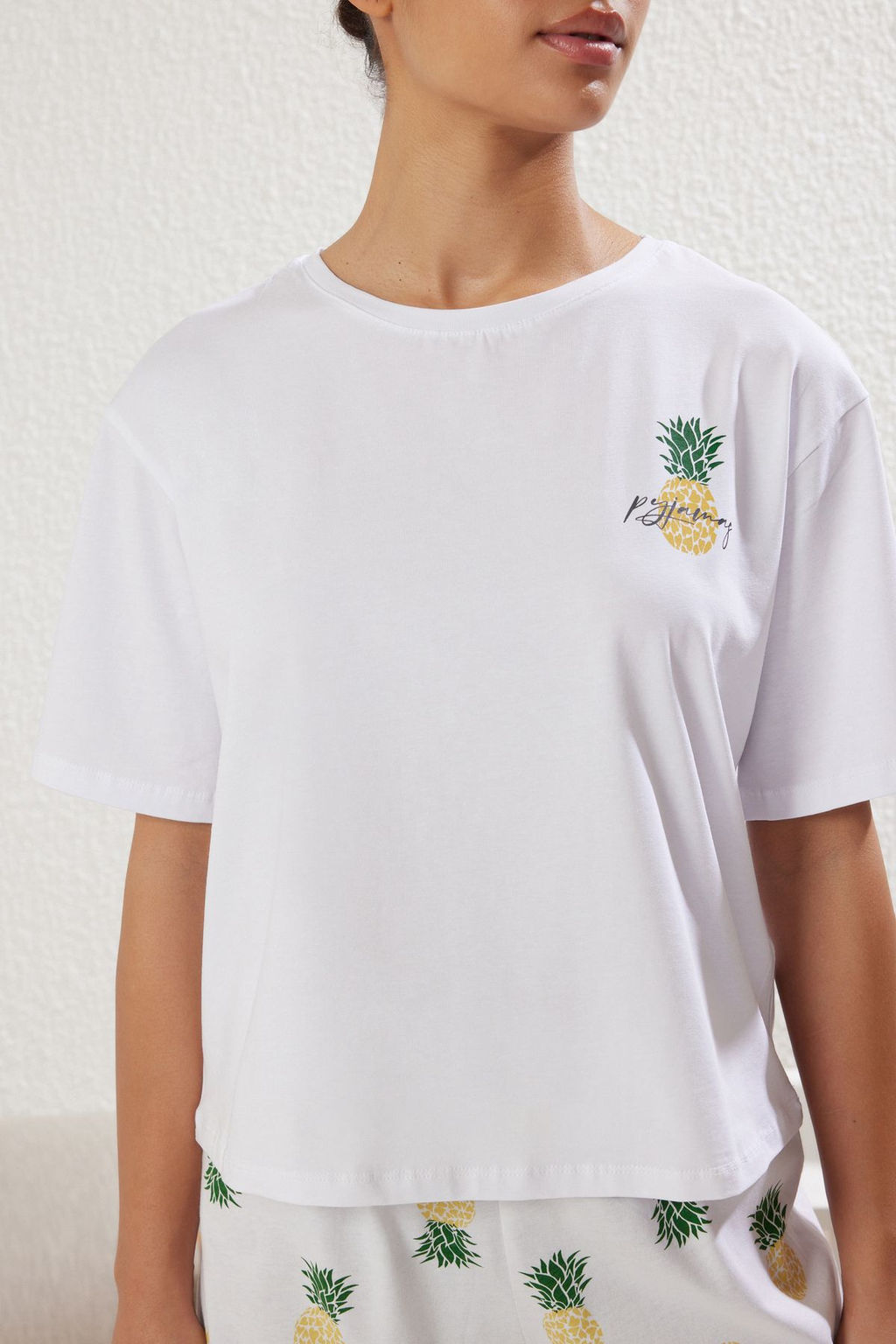 Trendyolmilla Beyaz %100 Pamuklu Ananas Desenli Sortlu Orme Pijama Tak?m? THMSS25PT00062  фото 3