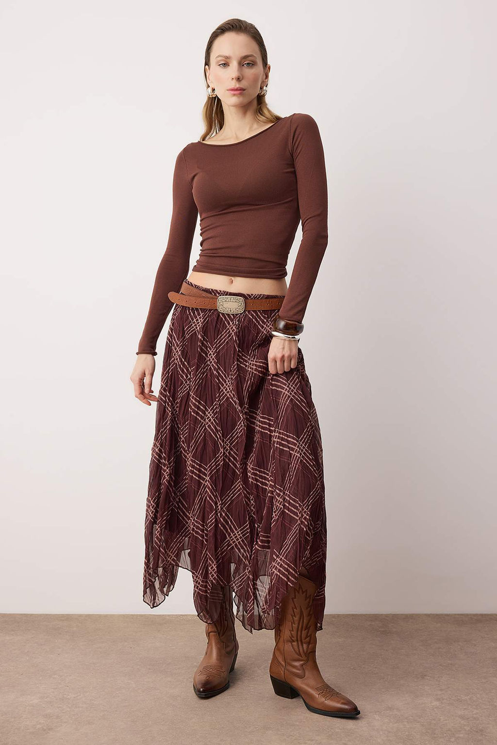 Kahverengi Ekoseli Asimetrik Astarl? Sifon K?r?s?k Dokuma Asimetrik Uzun Etek TWOSS26ET00049 - Trendyolmilla фото 2