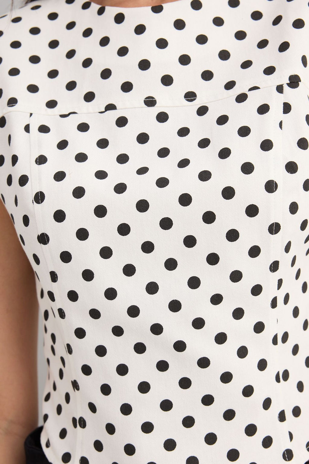 Trendyolmilla Beyaz Gabardin Pamuklu Crop Fitted Puantiyeli Dokuma Bluz TWOSS25BZ00556  фото 5