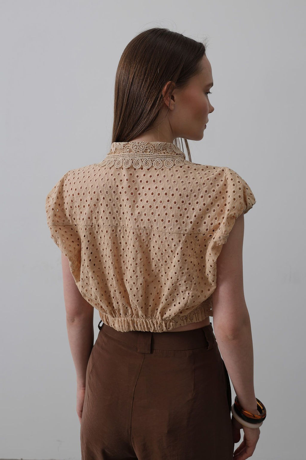 Siyah %100 Pamuk Brode Kolsuz Crop Gomlek TWOSS25GO00175 - Trendyolmilla фото 4