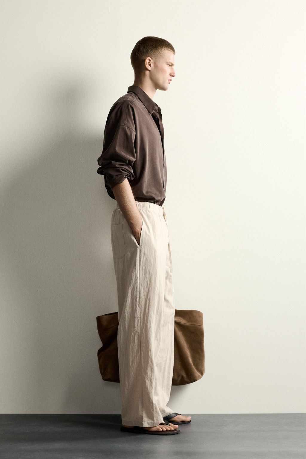 PANTAL?N T?CNICO RELAXED FIT EFECTO ARRUGADO / Beige - Zara фото 4