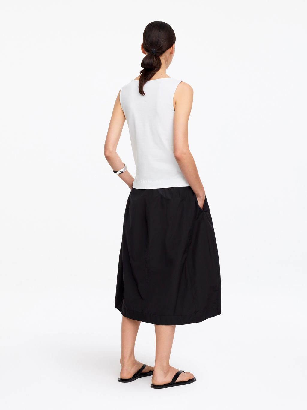 Top sin mangas de tipo deportivo con cuello barco - H&m фото 7