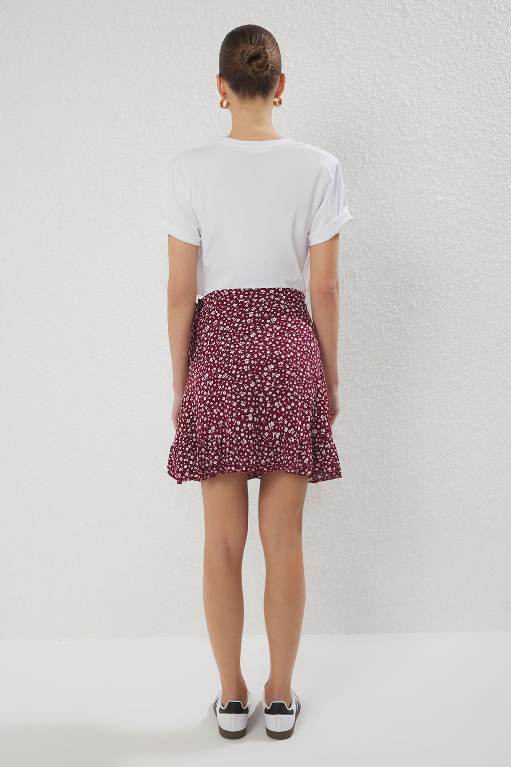 Trendyolmilla Bordo Cicekli Kruvaze Viskon Yazl?k Mini Etek TWOSS25ET00186 фото 4