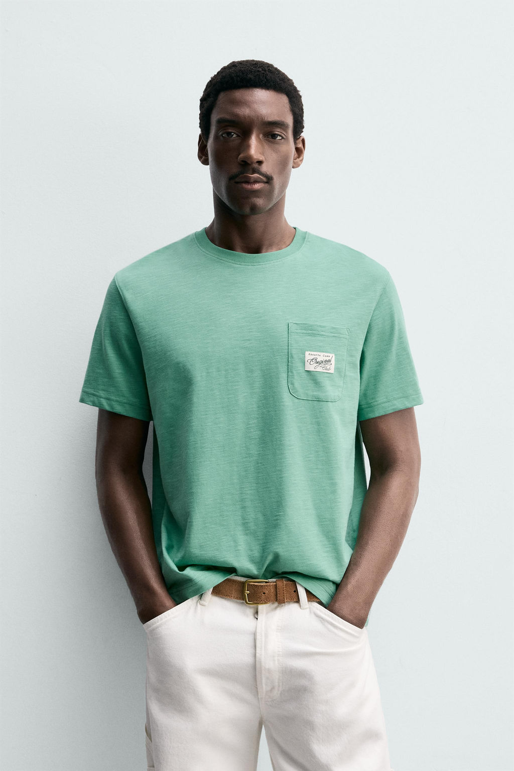 CAMISETA REGULAR FIT BOLSILLO PARCHE / Verde Menta