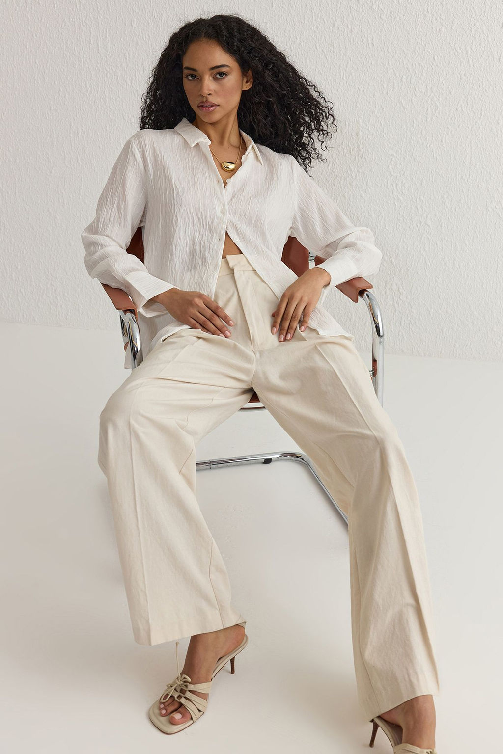 TRENDYOLMILLA Beyaz Cizgili Dokulu Kumas Regular Normal Kal?p Dokuma Gomlek TWOSS25GO00013  фото 6