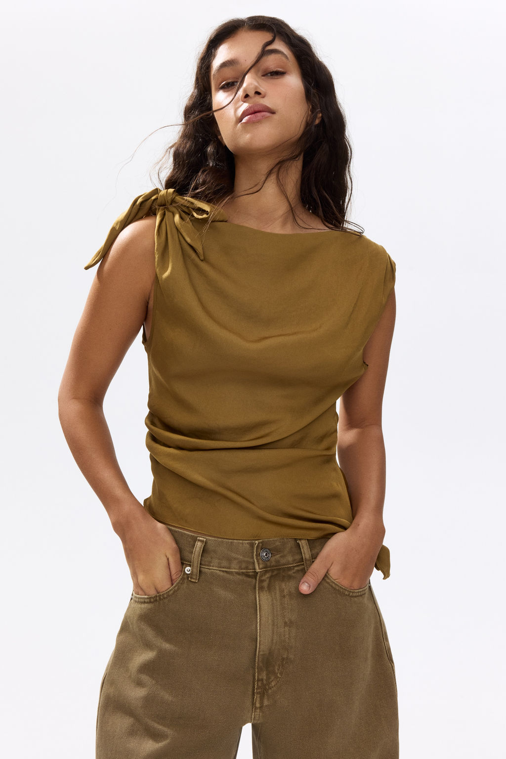 Top asim?trico con lazada - H&m фото 5