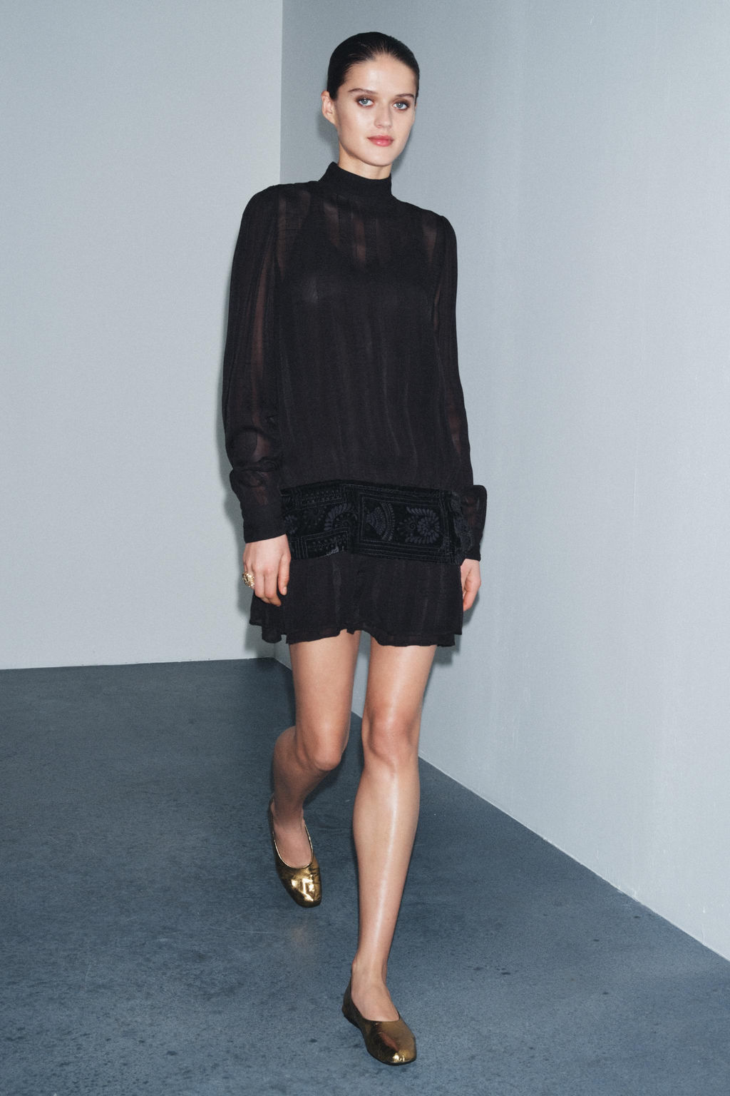 ZW COLLECTION CONTRAST DRESS WITH EMBROIDERED SASH - Zara фото 2