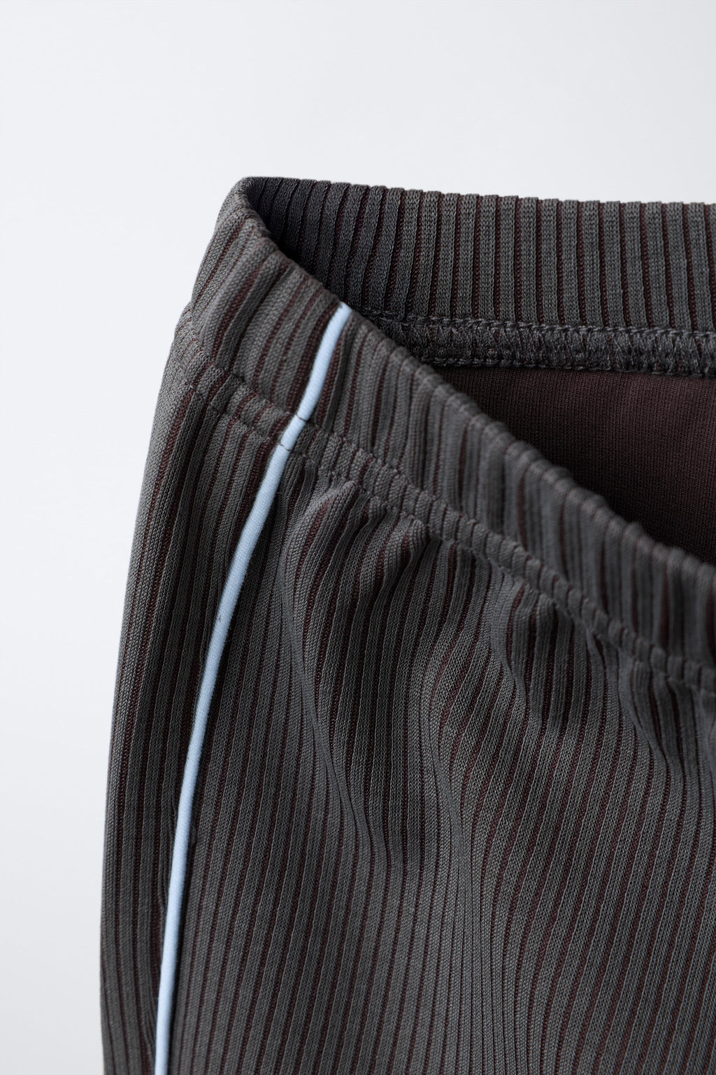 PANTAL?N RIB FLARE CON MODAL / Chocolate