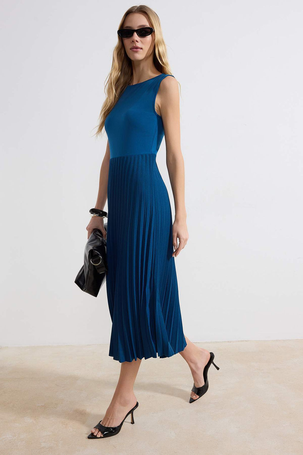 Petrol S?f?r Kol Bisiklet Yaka Alt? Piliseli Esnek Midi Orme Elbise TWOSS24EL00785