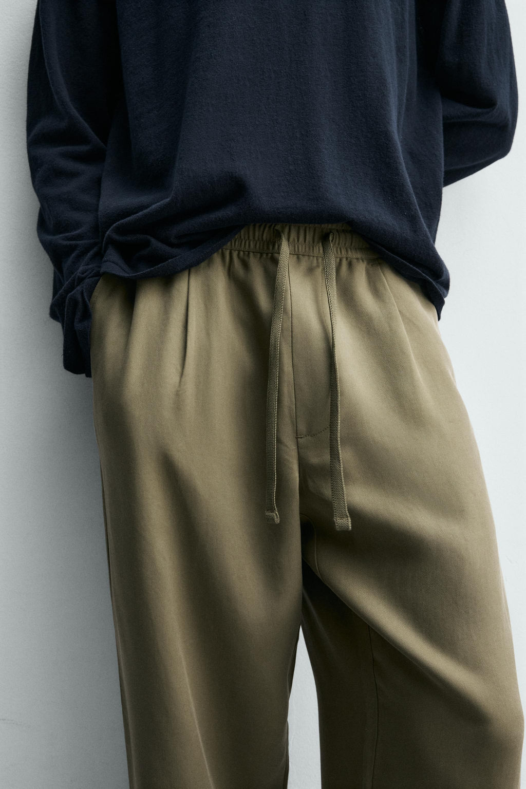 PANTAL?N FLUIDO RELAXED FIT / Oliva