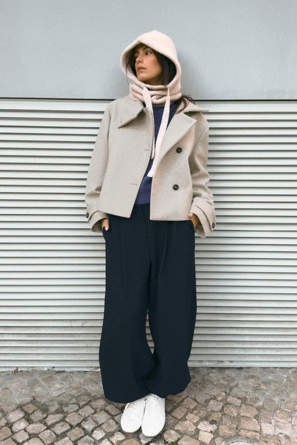 SHORT COAT WITH HIGH COLLAR