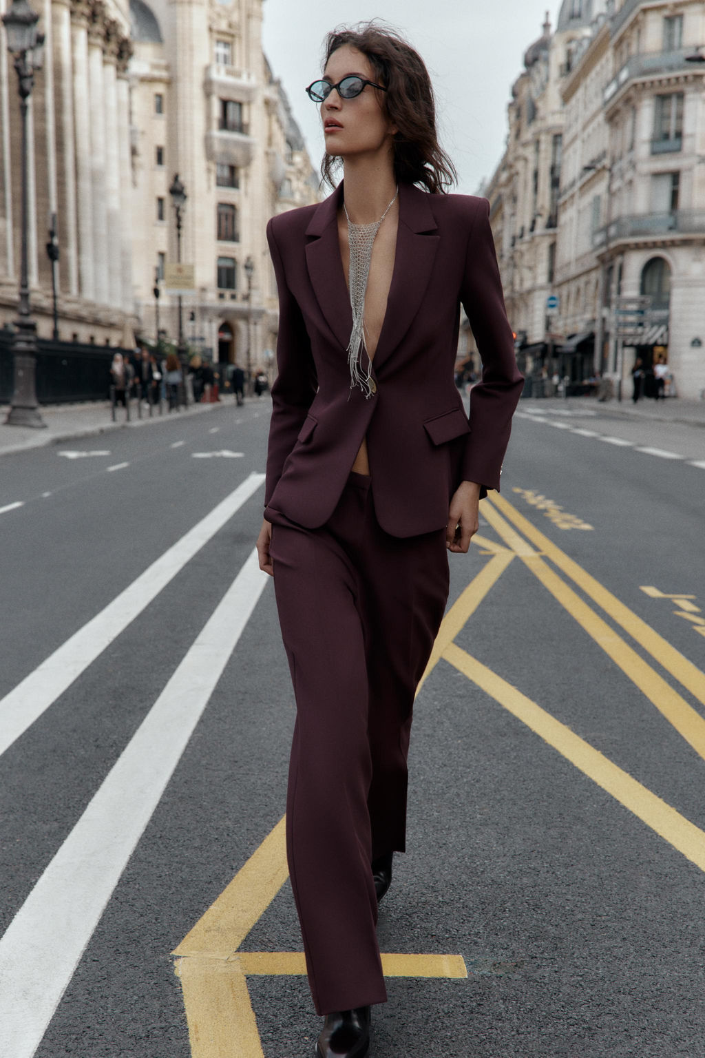 FITTED BLAZER WITH SHOULDER PADS