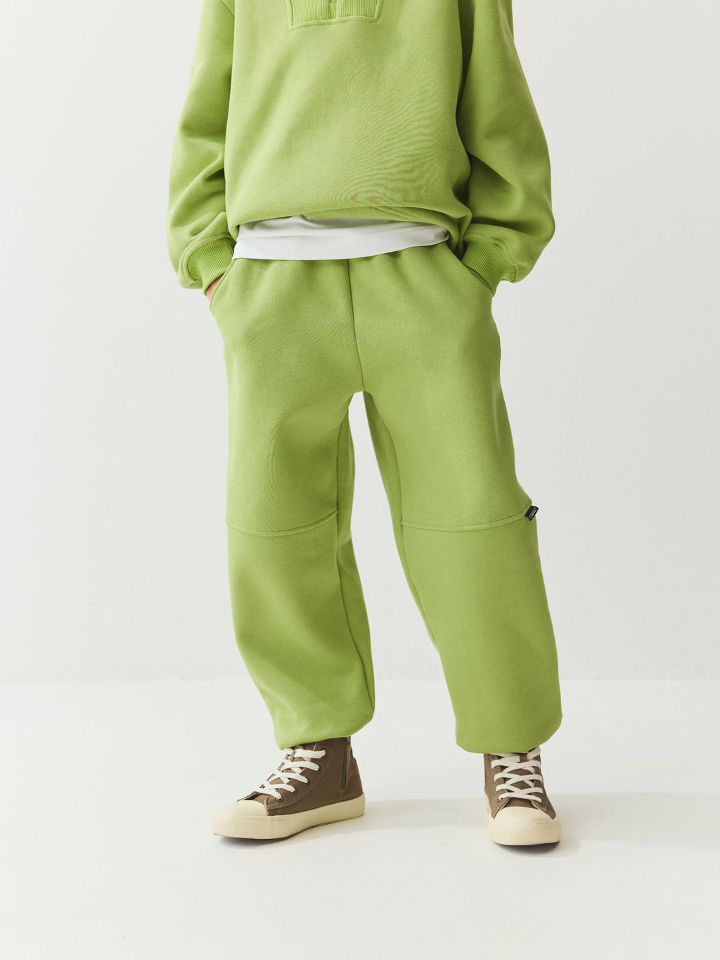 Джоггеры оверсайз Лайм с карманами утепленные 7+ - Bungly фото 6