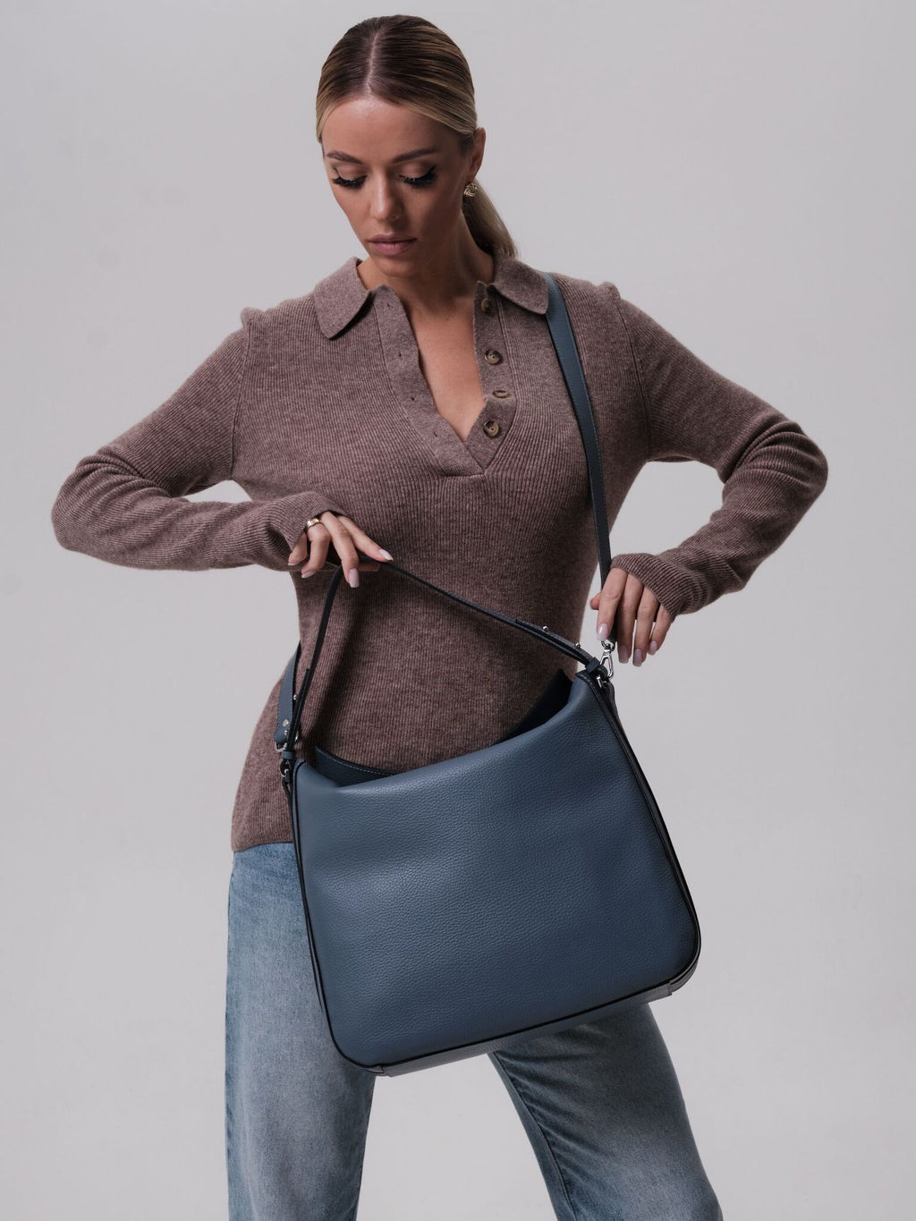 Сумка кожаная на плечо Azaro 30925 серый