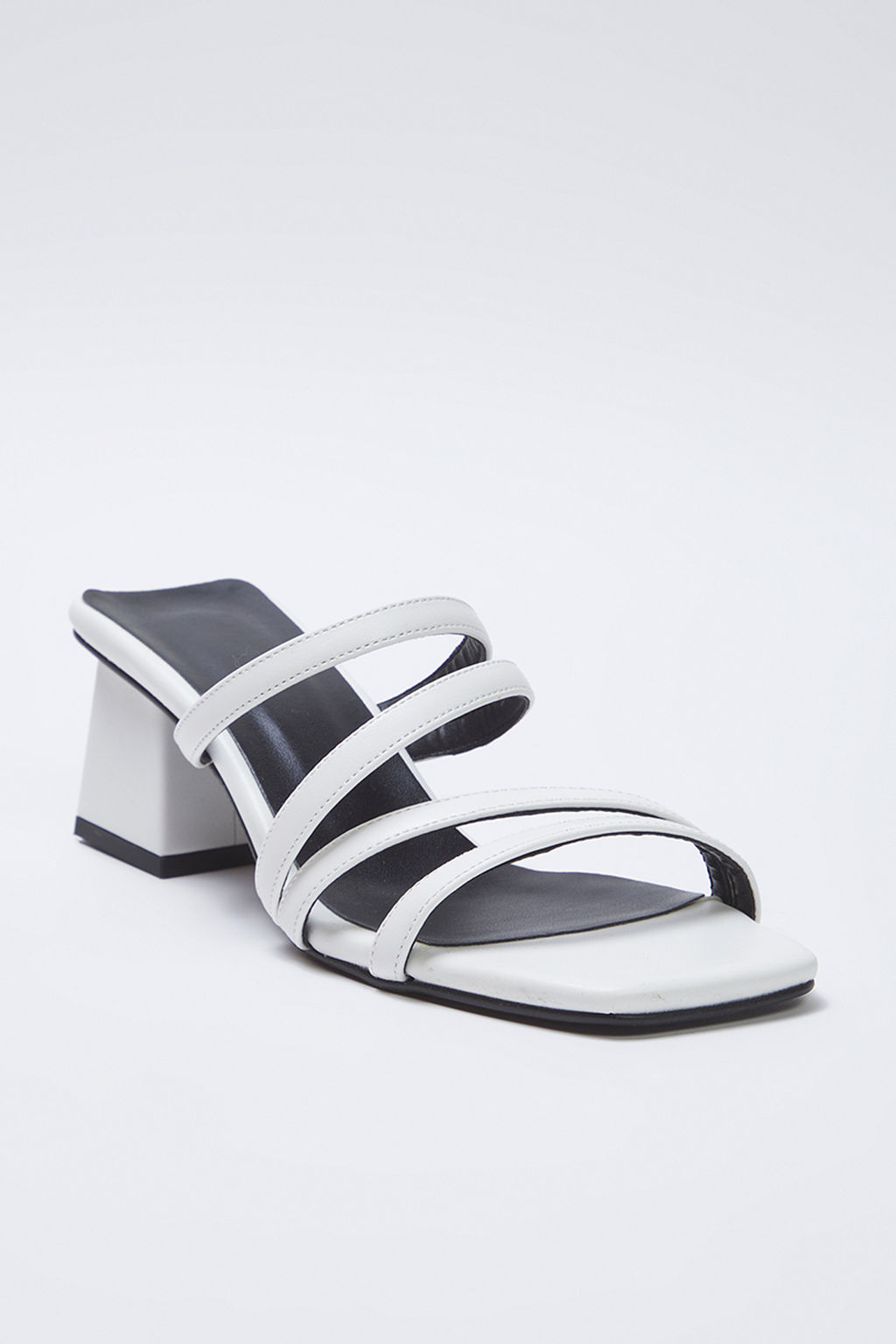 Trendyol Shoes Siyah Ince Bantl? Kare Burun Kad?n Blok Topuklu Terlik TAKSS25TO00065 - Trendyolmilla фото 10