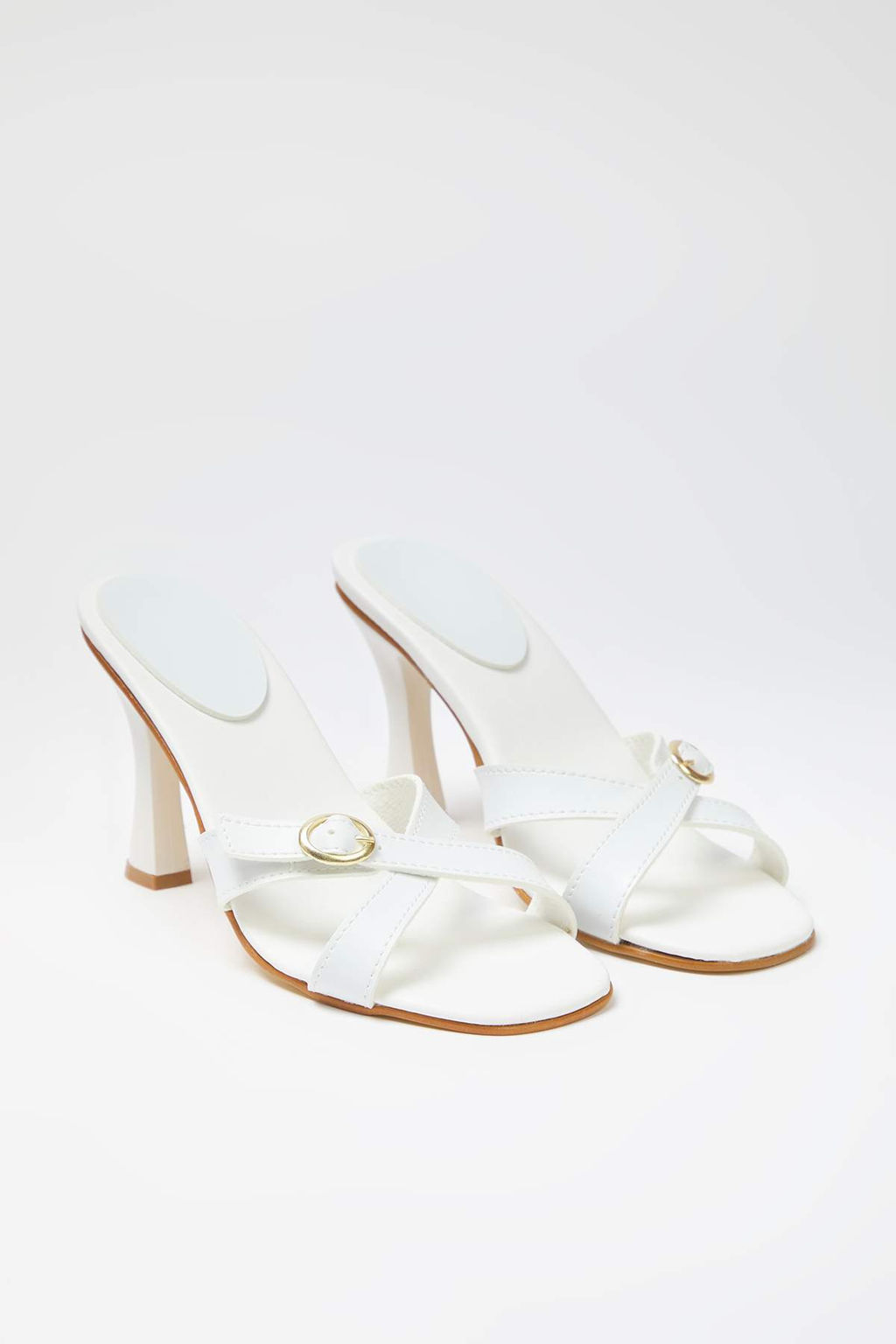 Trendyol Shoes Kahverengi Gold Tokal? Kare Burun Kad?n Topuklu Terlik TAKSS25TO00035 - Trendyolmilla фото 4