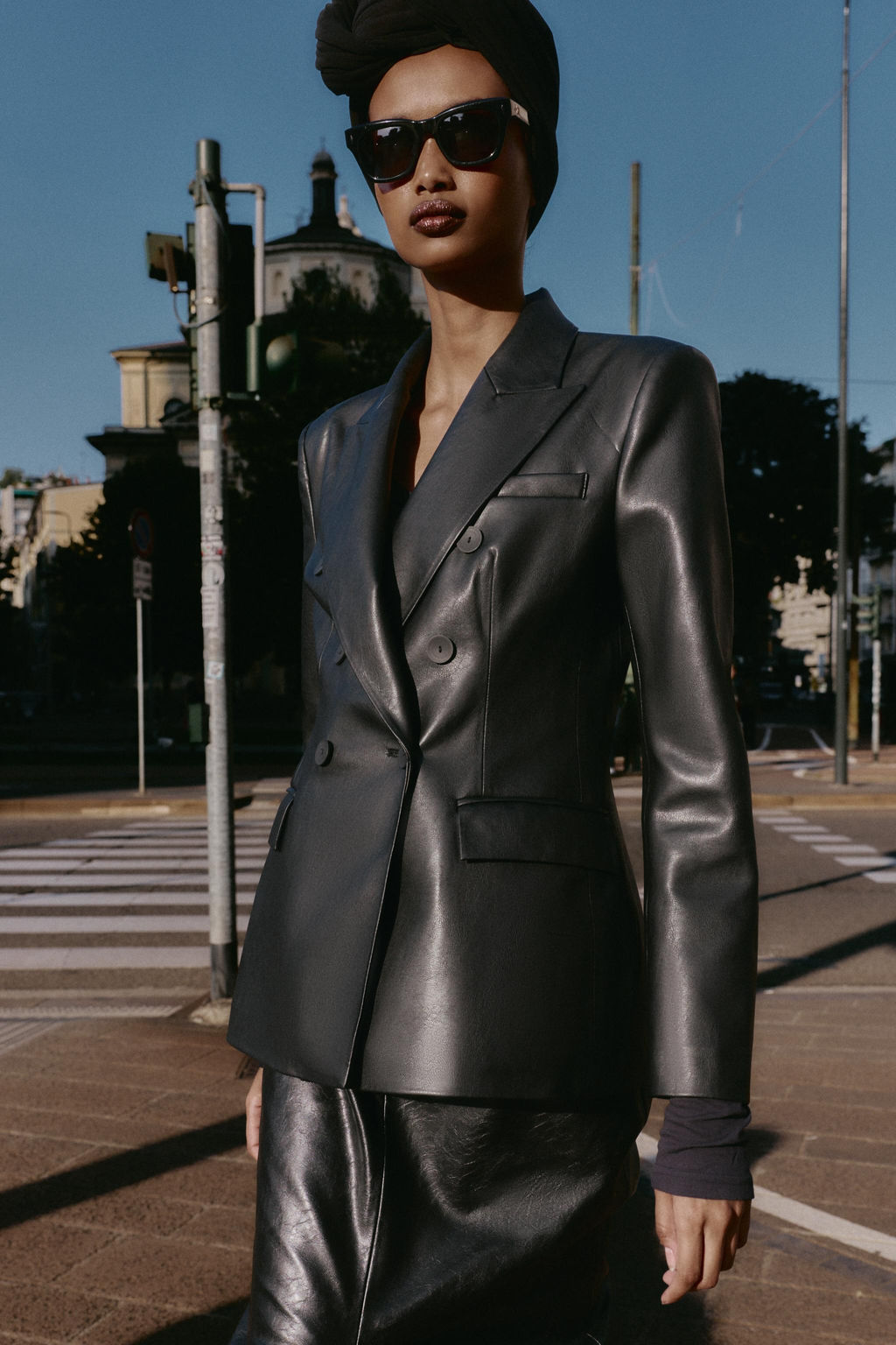 FAUX LEATHER DOUBLE-BREASTED BLAZER - Zara фото 11