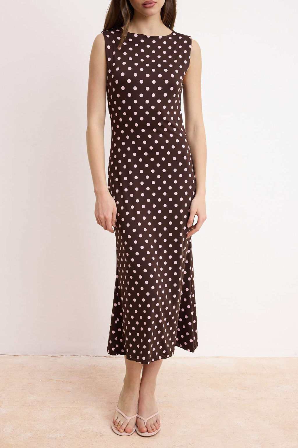 Kahverengi Puantiyeli Bodycon Kay?k Yaka Kolsuz Maxi Esnek Orme Elbise TWOSS26EL00200 - Trendyolmilla фото 3