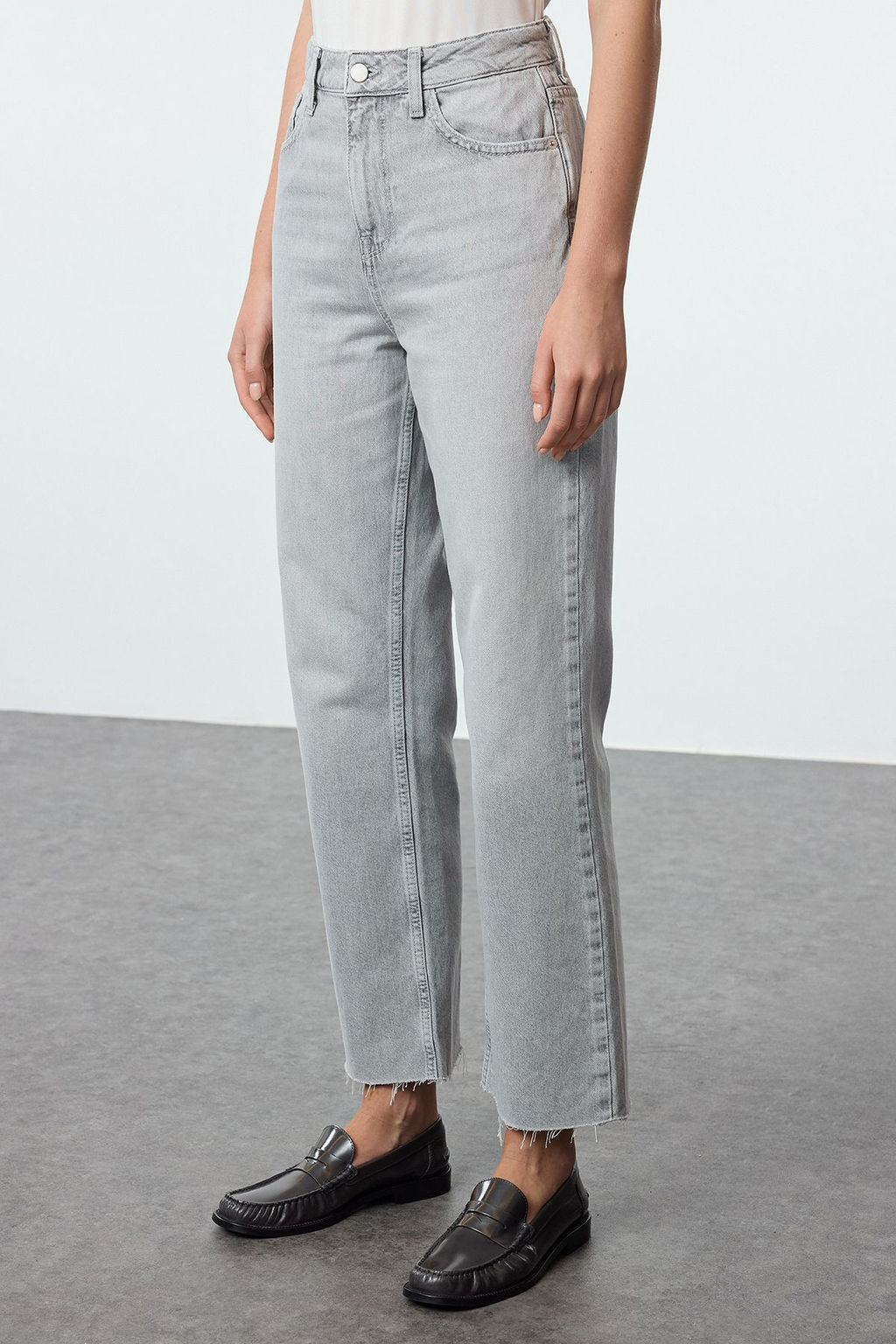 Gri Pacas? Kesikli Yuksek Bel Straight Jeans TWOAW25JE00308 - Trendyolmilla фото 4