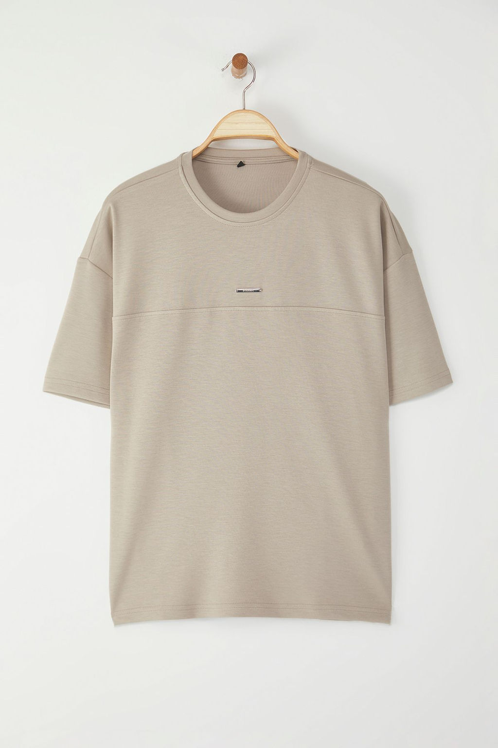 TRENDYOL MAN Siyah Oversize/Genis Kesim Metal Etiket Detayl? Yumusak Doku Interlok Kumas T-Shirt TMNSS25TS00105 - Trendyolmilla фото 5