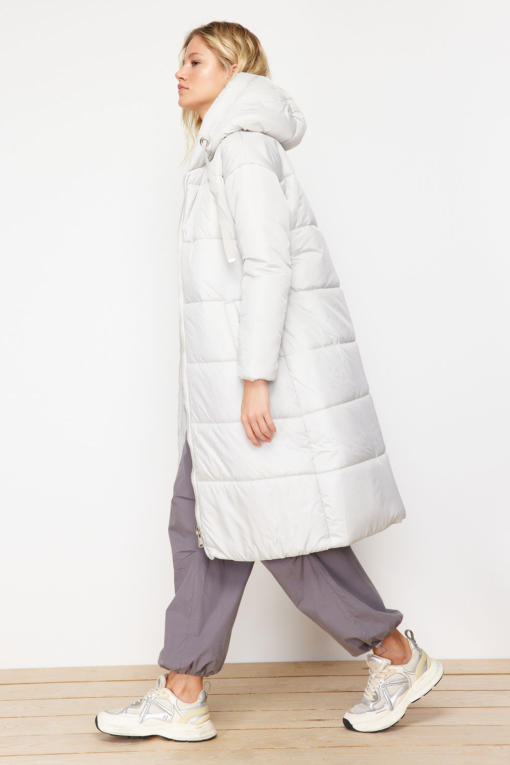 TRENDYOLMILLA Siyah Kapusonlu Su Itici Uzun Sisme Mont TWOAW24MO00136  фото 22