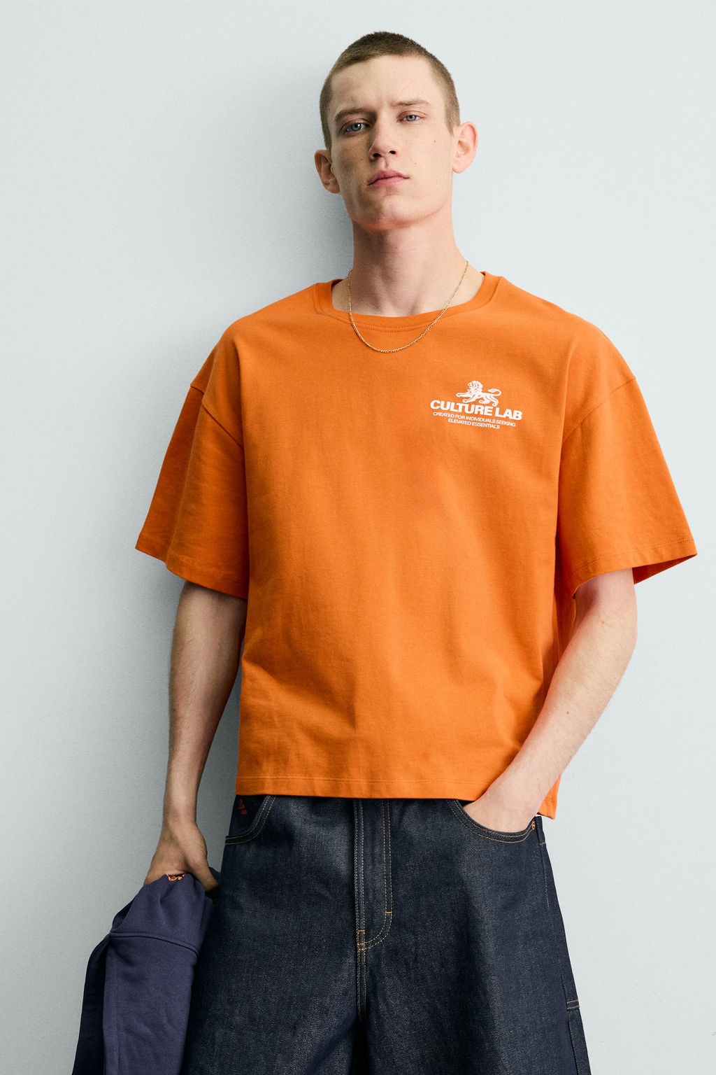 CAMISETA TEXTOS ESTAMPADOS CONTRASTE / Naranja