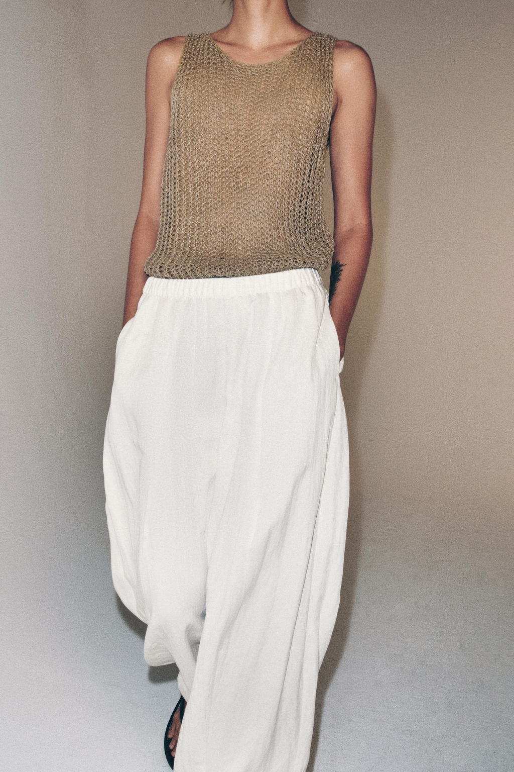 PANTAL?N BARREL FLUIDO ZW COLLECTION / Blanco roto - Zara фото 6