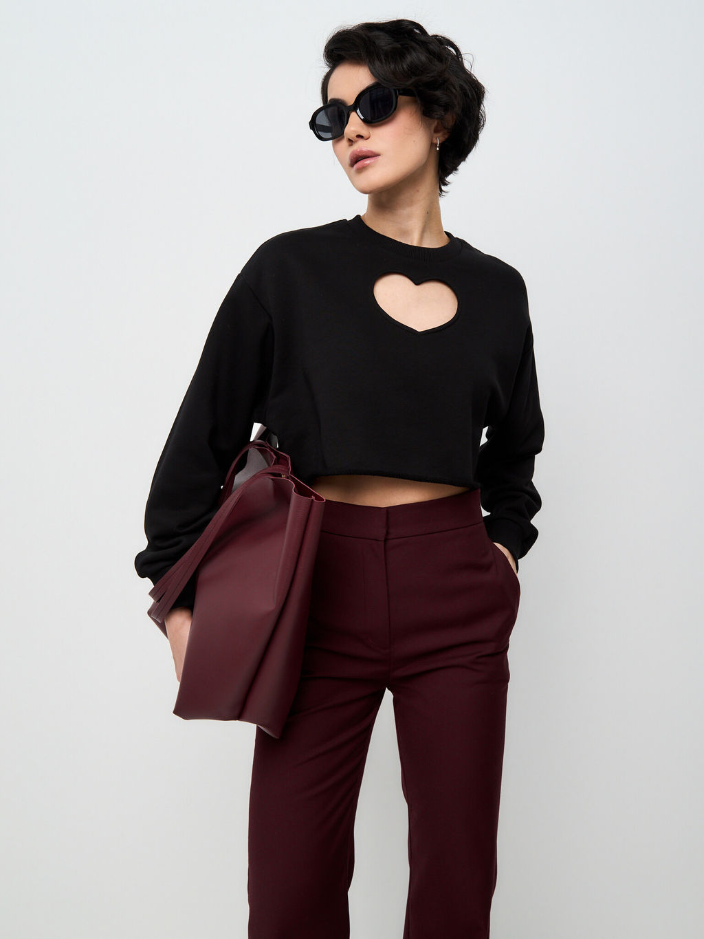 Оверсайз кроп-свитшот с вырезом сердце NEW - Fashion.love.story фото 4