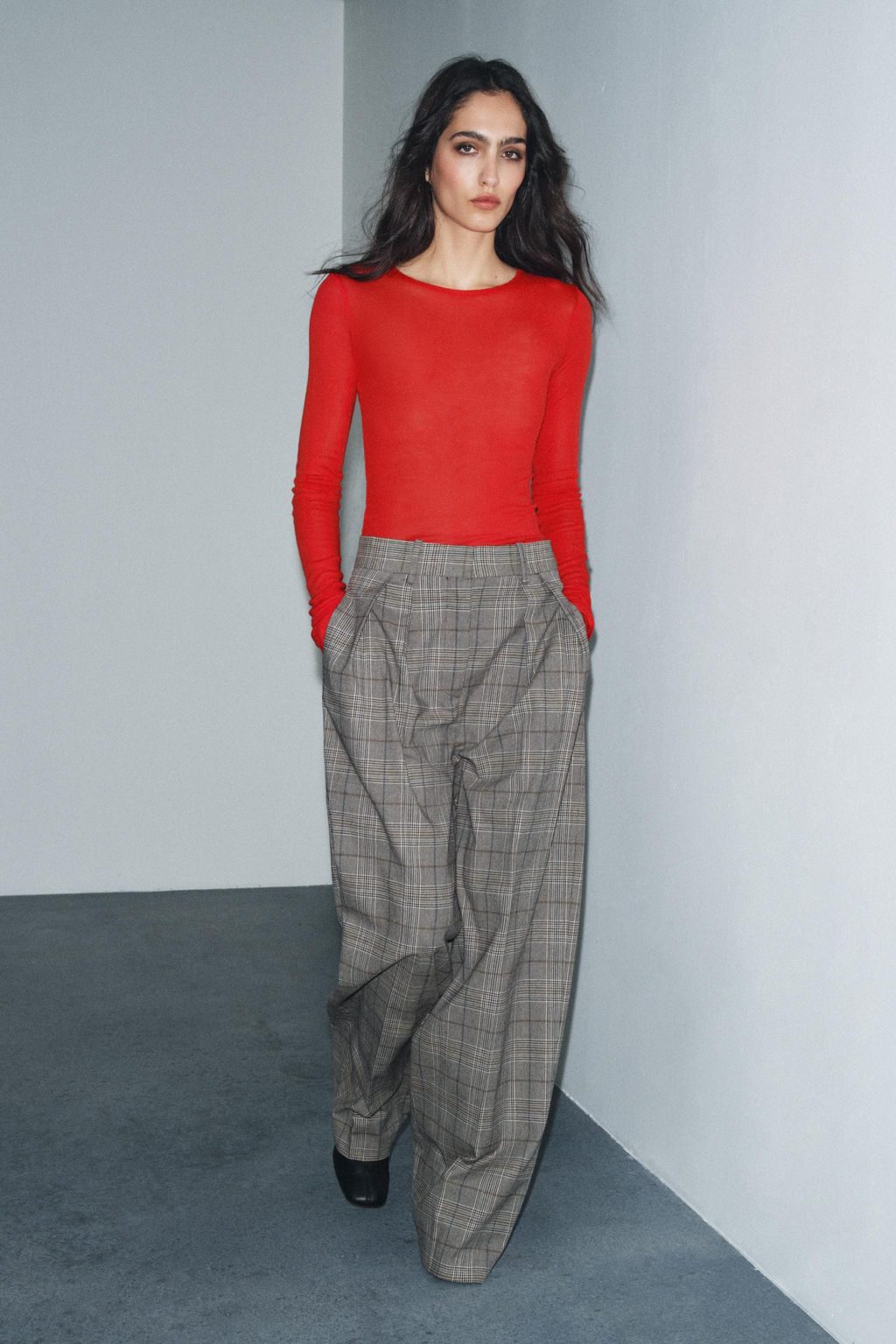 ZW COLLECTION CHECKED DARTED TROUSERS - Zara фото 6