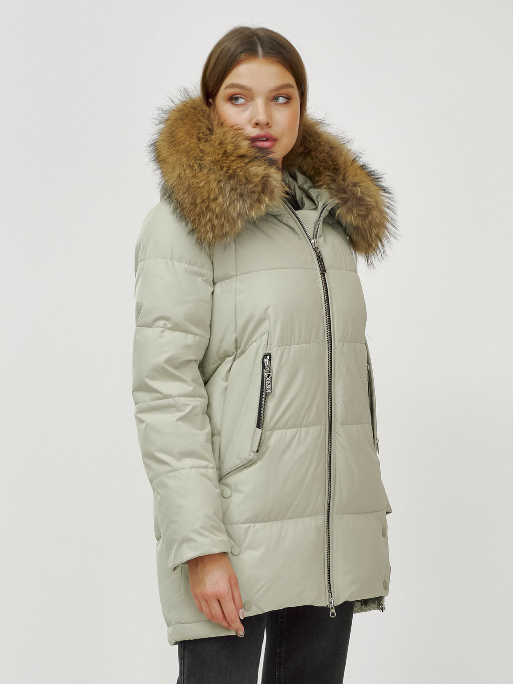 Куртка Бренд Visdeer ПРЕМИУМ КЛАССА зимняя с мехом ЕНОТА светло-зеленого цвета фото 14