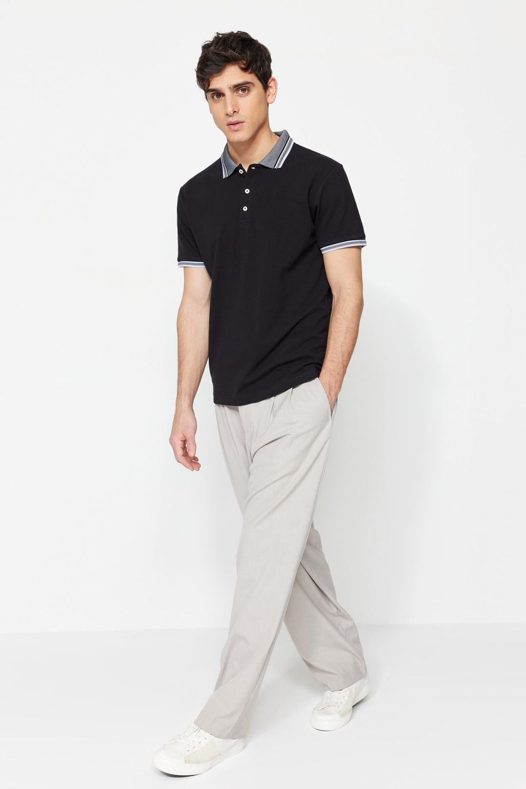 Beyaz Slim/Dar Kesim %100 Polo Yaka T-shirt TMNSS22PO00014